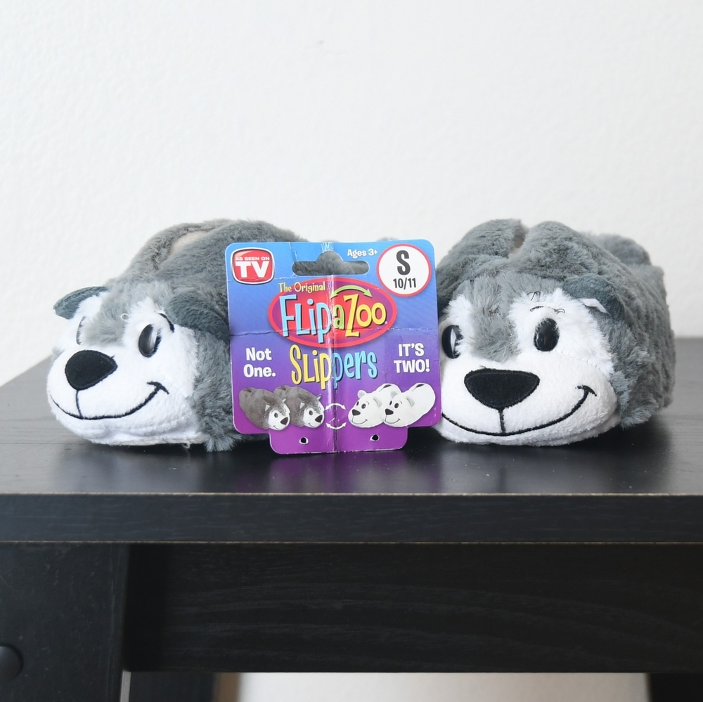 FlipaZoo Reversible Polar Bear 🐻‍❄️ to Wolf 🐺 Slippers. Size 11-12 Little Kids